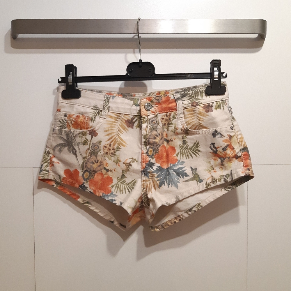 Zara Trafaluc short shorts floral size 02